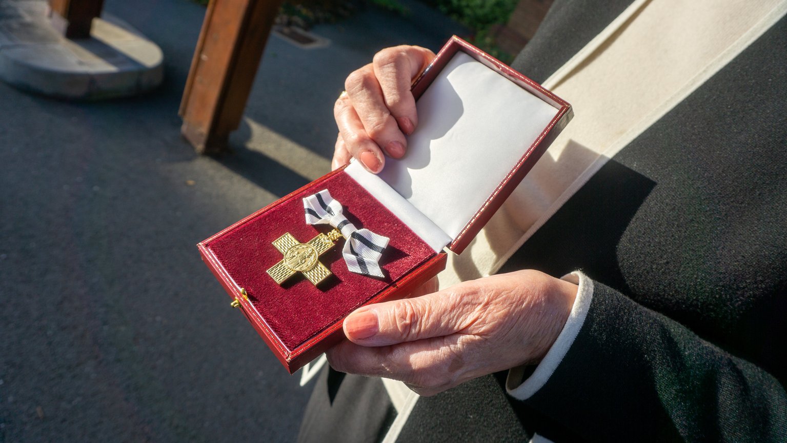 Gillian holding award