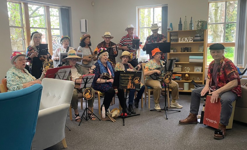 The Myton Hospices - Rugby Phoenix Ukulele Band